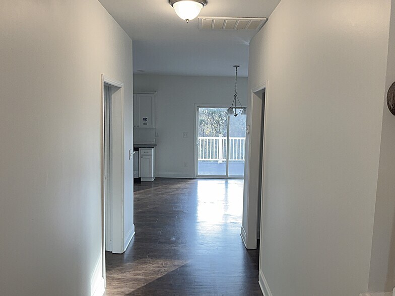 Building Photo - 1027 Monitor Ct