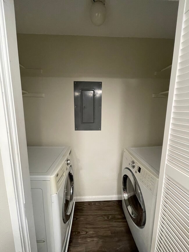 In-unit laundry - 1510 W North Loop Blvd