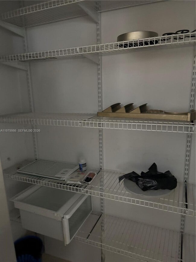 Building Photo - 729 NE 2nd Ct