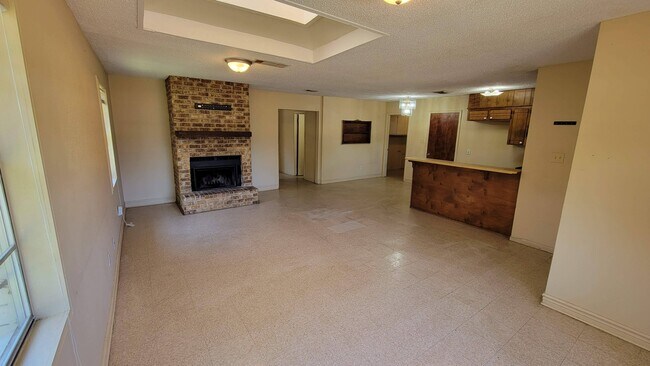 Building Photo - 3136 Seminole Dr