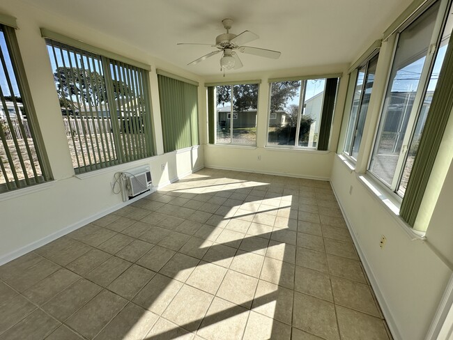 Building Photo - 241 Belaire Dr