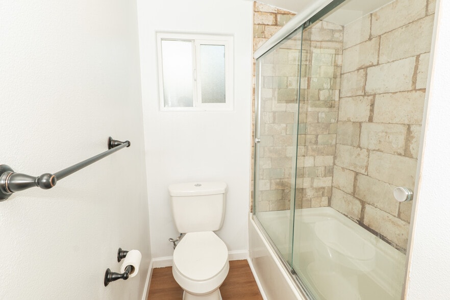 Bathroom 1 - 940 S Bernal Ave