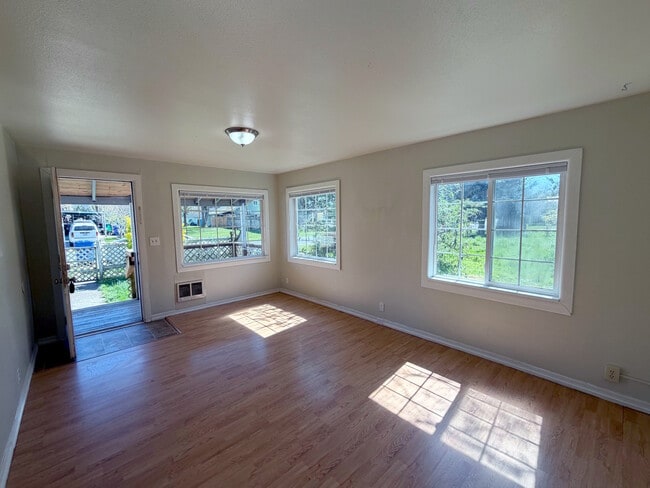 Building Photo - 1311 S 3rd Ave