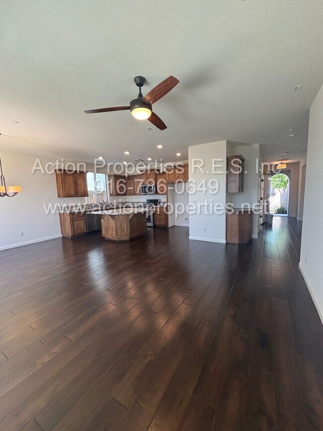 Building Photo - Solar - Whitney Ranch The Ridge: Beautiful...