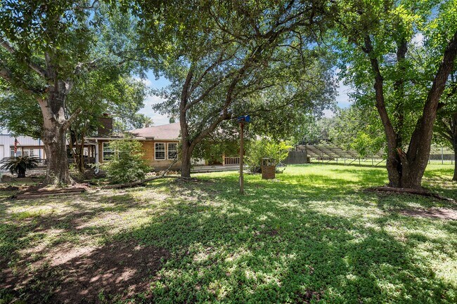 Building Photo - 18718 Vickers Rd