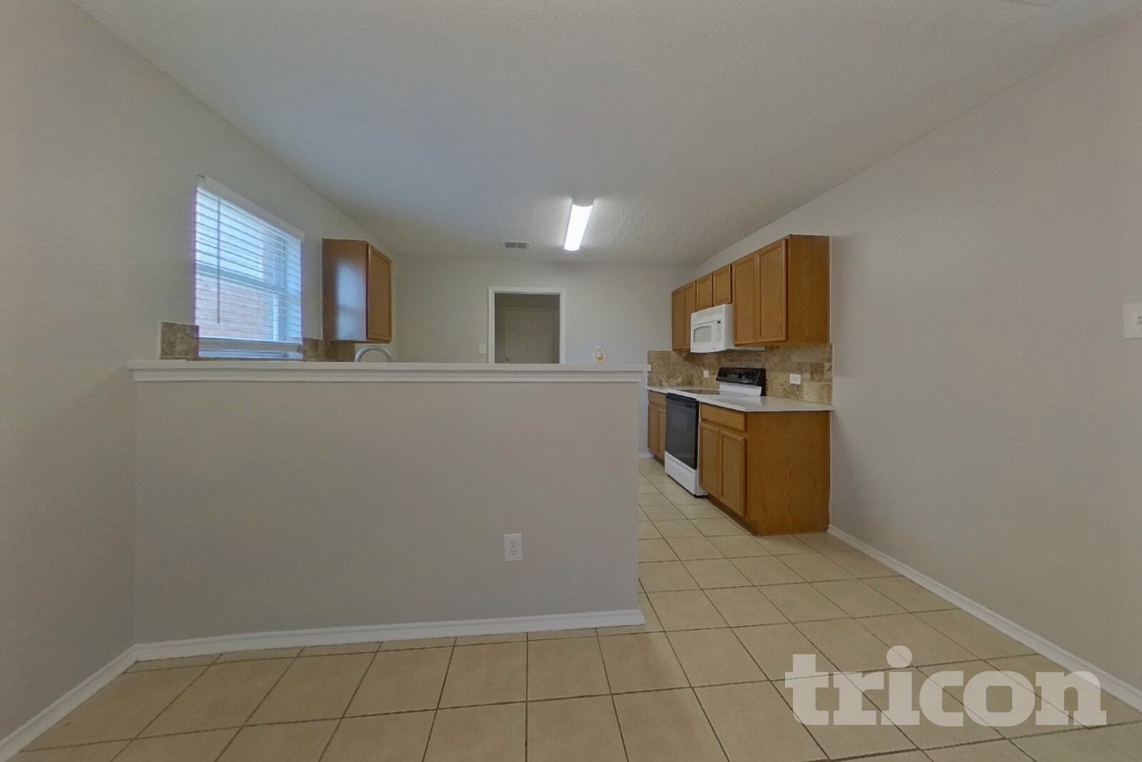 Building Photo - 4865 Waterford Dr