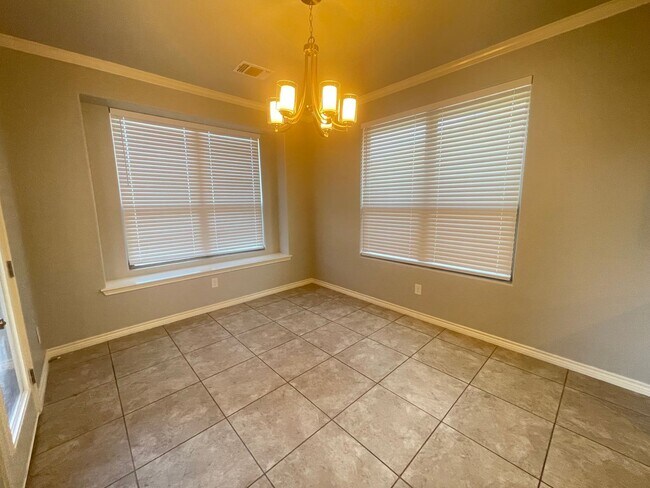 Building Photo - Beautiful Family Home – Perfect for Gatherings!