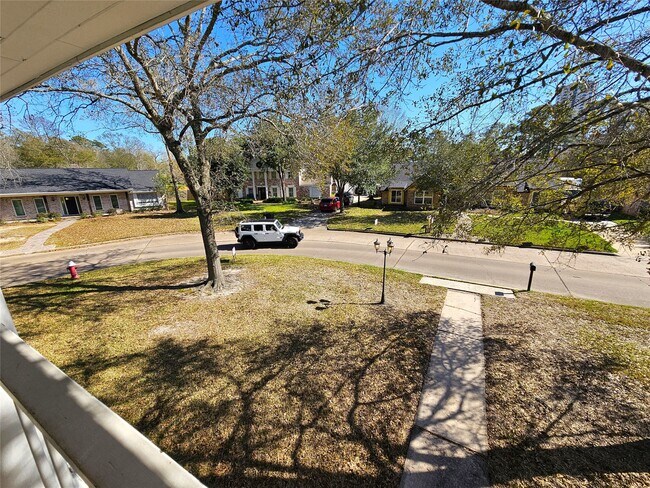 Building Photo - 347 Forest Lake Dr