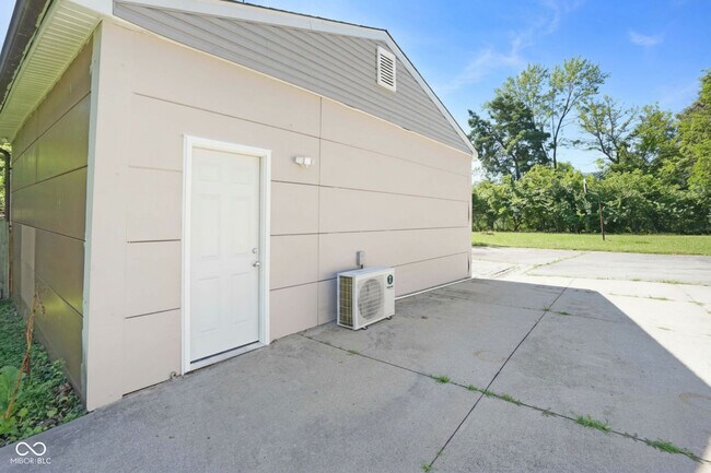 Building Photo - 3375 Payton Ave