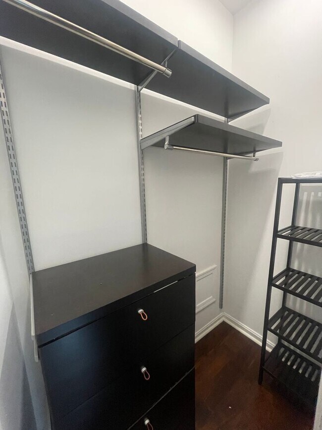 Building Photo - Dupont Circle 2-level Condo at The Cygnet. 1 Bed/1 Full Bath, Fireplace and Modern Kitchen