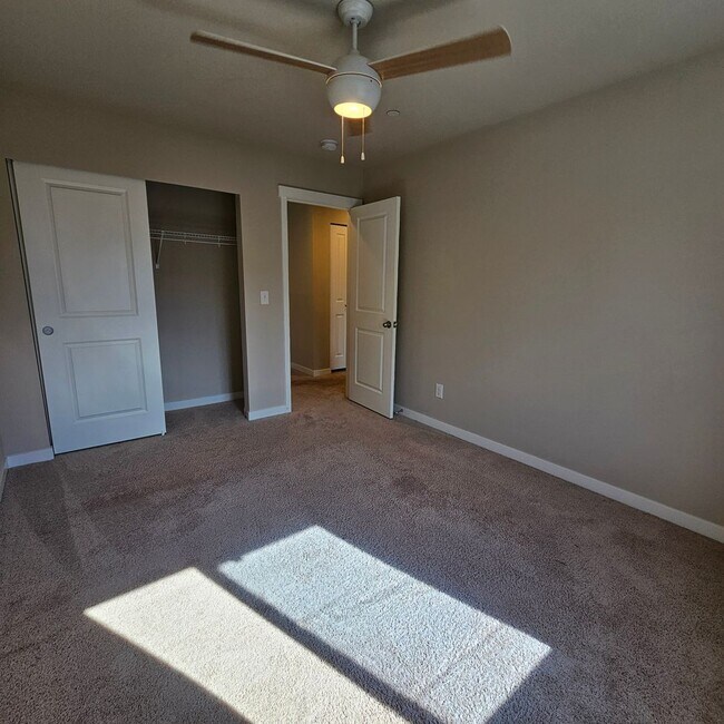 Building Photo - 2444 Seringa Ave