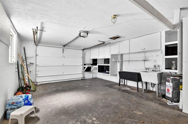 Building Photo - 4752 Daphne St