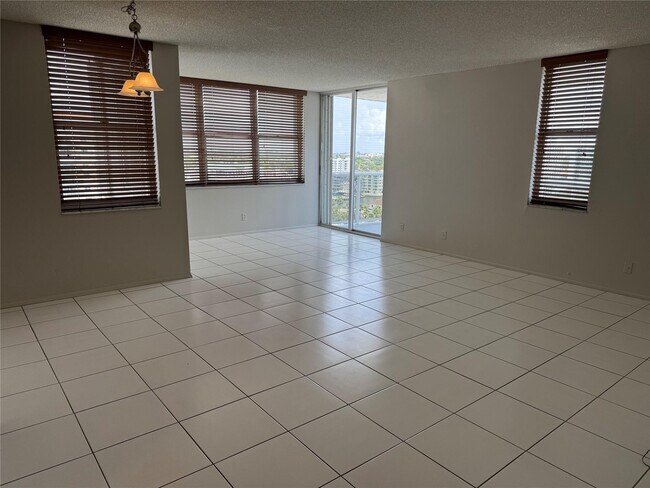 Building Photo - 3015 N Ocean Blvd