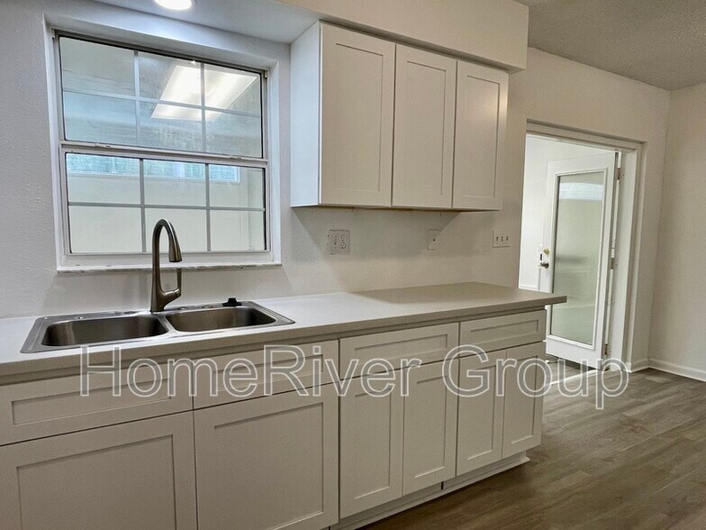 Building Photo - 417 Cart Ct