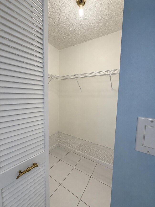 Building Photo - 7758 Cloverfield Cir