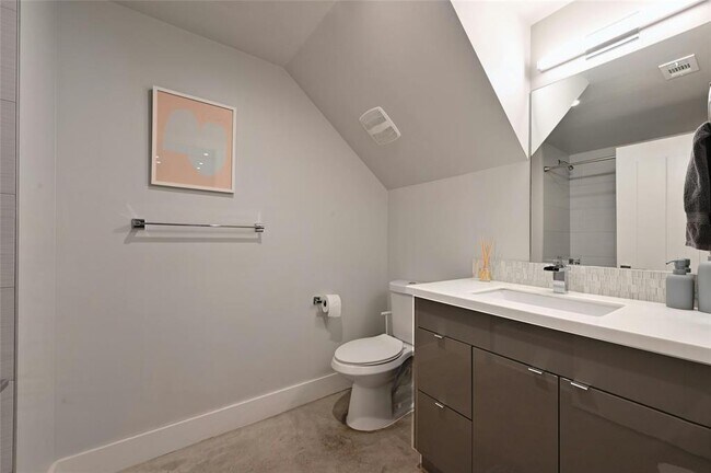 Building Photo - 4416 Gillis St