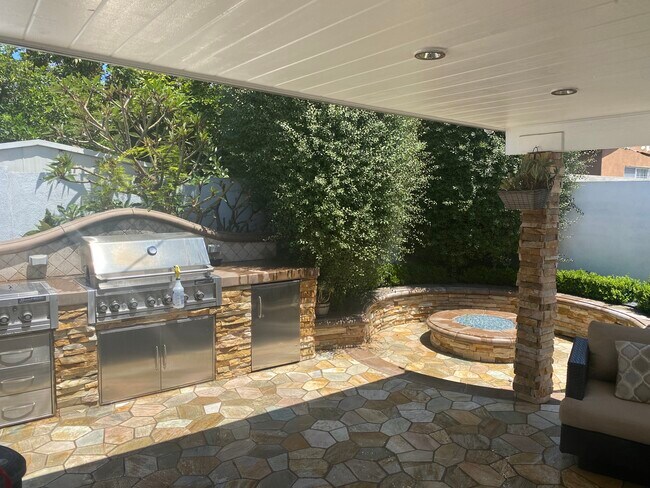 Building Photo - 6542 Via Arroyo Dr