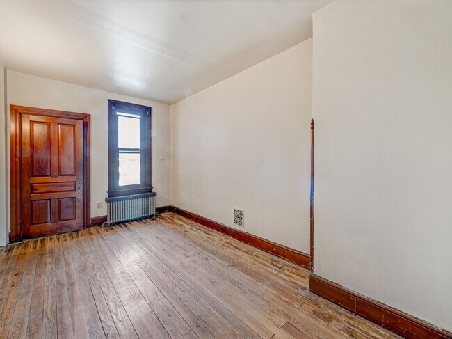Building Photo - Large Four Bedroom In York!