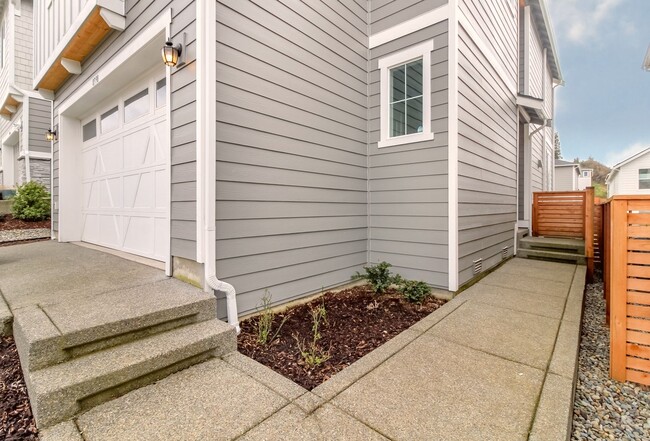 Building Photo - Beautiful 3 Bedroom 2.5 Bathroom Property