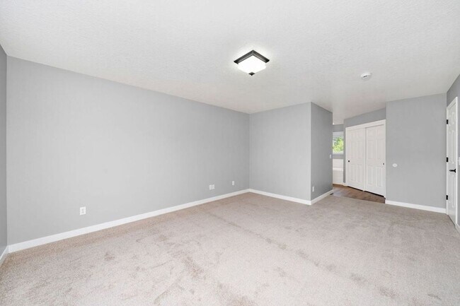Building Photo - Stunning 4 bedroom, 2.5 bathroom home!! Must See!!
