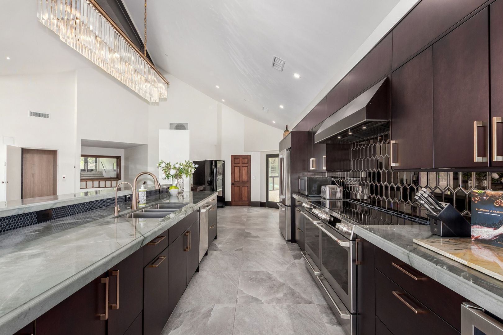 Building Photo - 5655 Camelback Canyon Dr