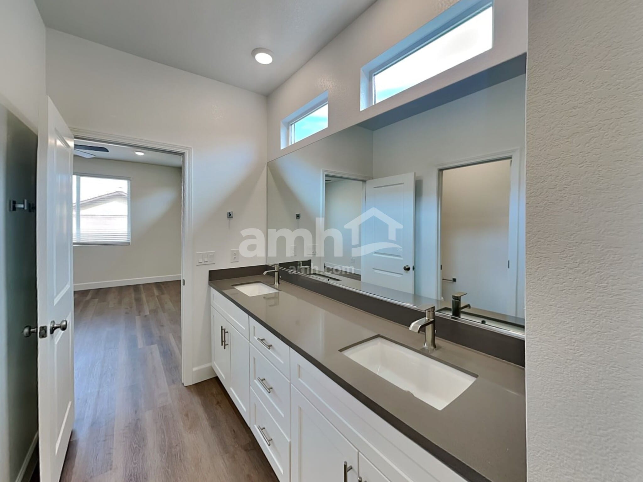 Building Photo - 10066 W Raleigh St