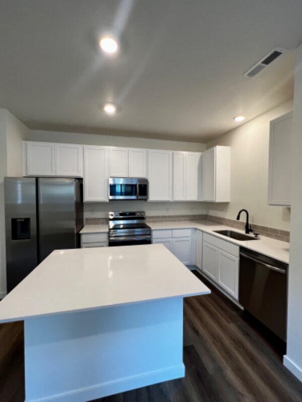 Building Photo - 209 Cardinal St