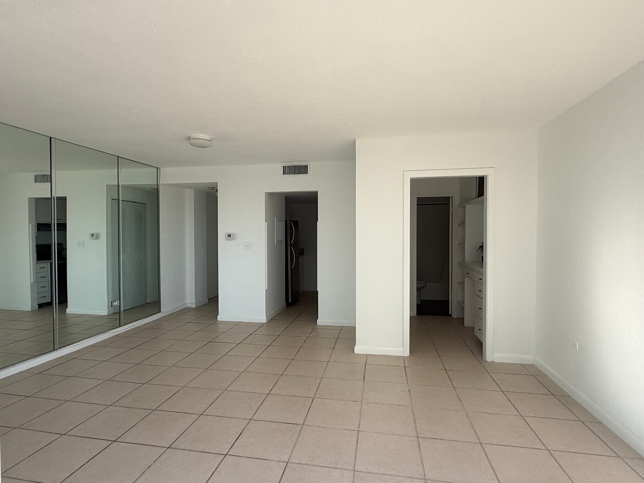 Building Photo - 7545 E Treasure Dr