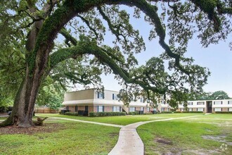 Building Photo - Bay Oaks Apartments