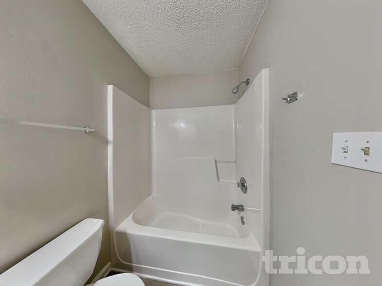 Building Photo - 4872 Sierra Way