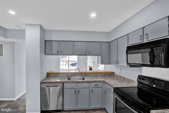 Building Photo - 801 High Plain Dr