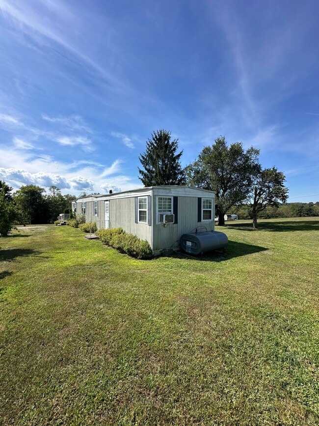 Building Photo - 2 Bedroom 1 Bathroom Mobile Home - Carlisl...
