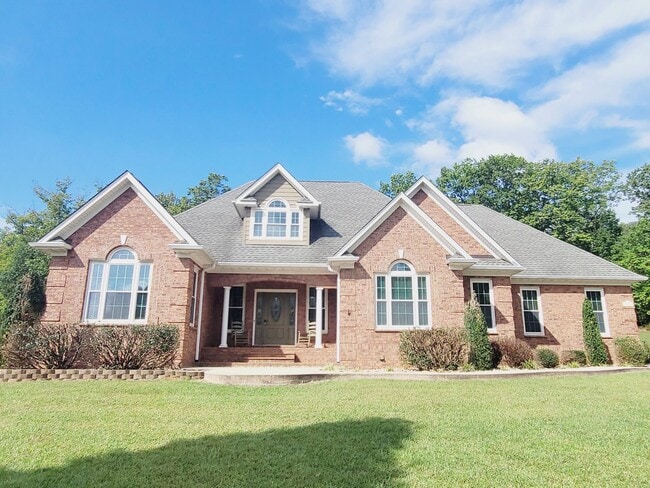 Building Photo - Beautiful Brick Ranch in Campbell County