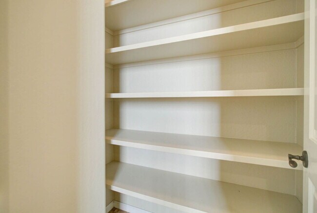 Building Photo - 9427 E Trailside View