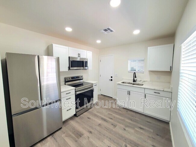 Building Photo - 7405 N 62nd Ave