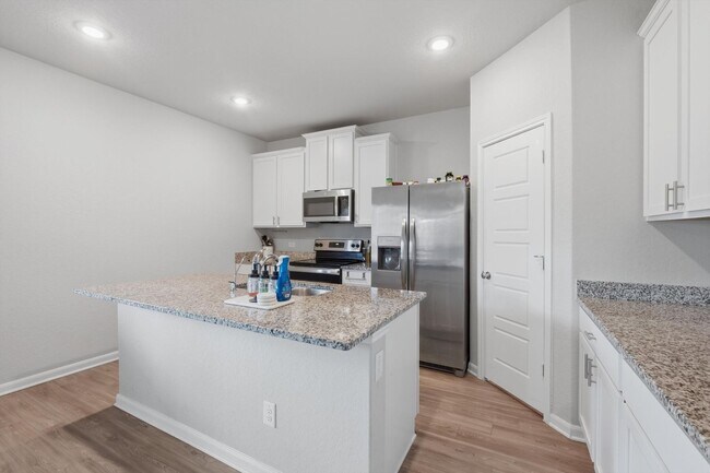 Building Photo - Bright & Airy Living Near Lackland AFB