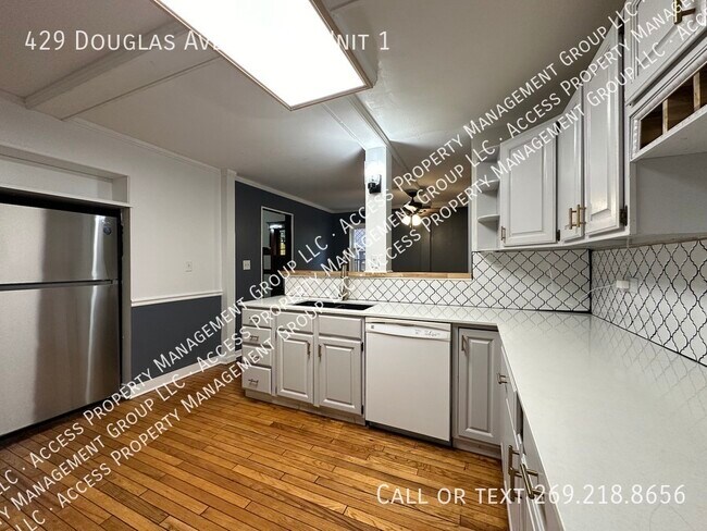 Building Photo - 429 Douglas Ave