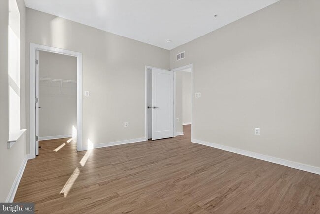 Building Photo - 22832 Tawny Pne Sq