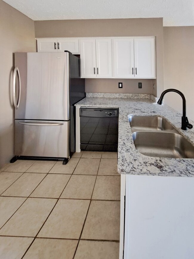 Building Photo - 3870 Gateview Pl