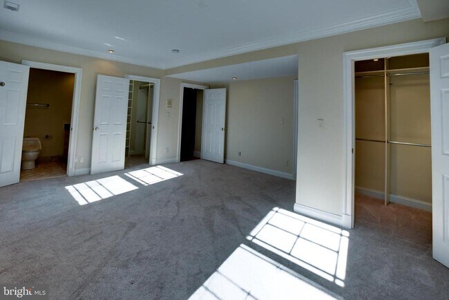Building Photo - 4900 Indian Ln NW