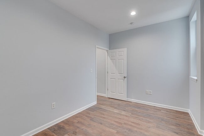Building Photo - Brand New Luxury Temple Apartments
