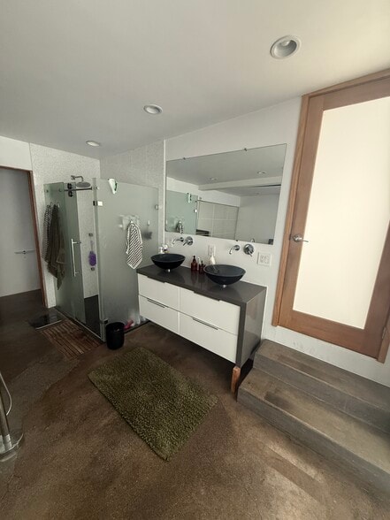 Building Photo - 4919 Klump Ave