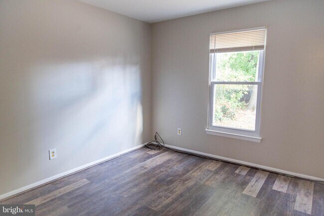 Building Photo - 12 W Wayne Terrace