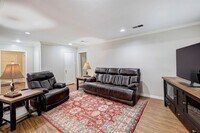 Building Photo - 6015 Valley Forge Dr