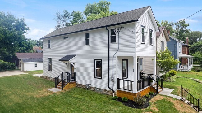 Building Photo - 6012 Clephane Ave