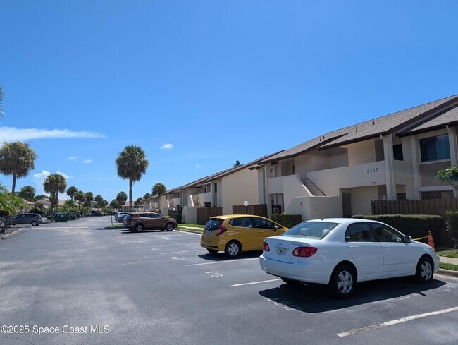 Building Photo - 2245 Golf Isle Dr