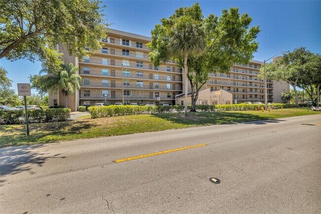 Building Photo - 4550 NW 18th Ave
