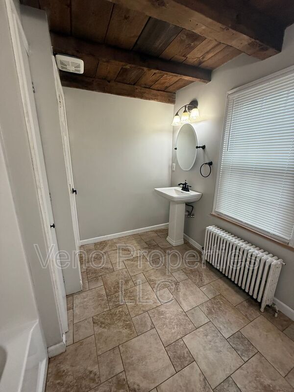 Building Photo - 5 Lansing Rd