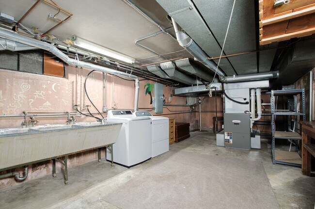 Building Photo - 9445 Avers Ave