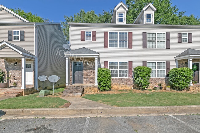 Building Photo - 3/2.5 End unit townhome